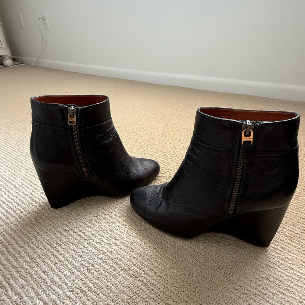 Lanvin wedge boots, beautiful black leather boots with wedge. Very comfortable!